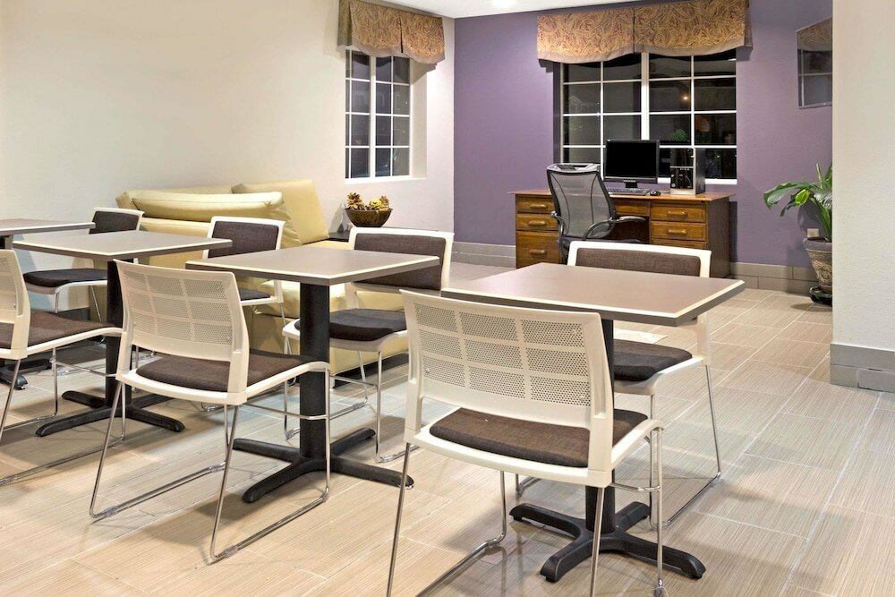 Фото Microtel Inn by Wyndham Denver