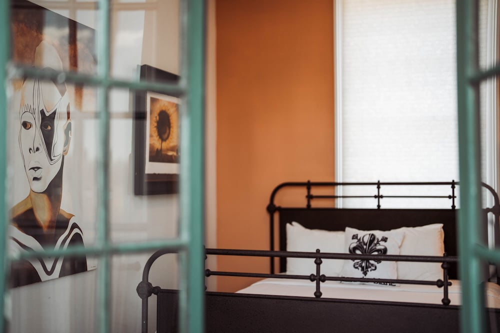 Фото Royal Frenchmen Hotel and Bar