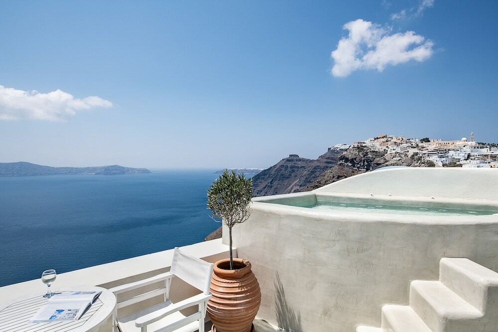 Фото Pantelia Suites