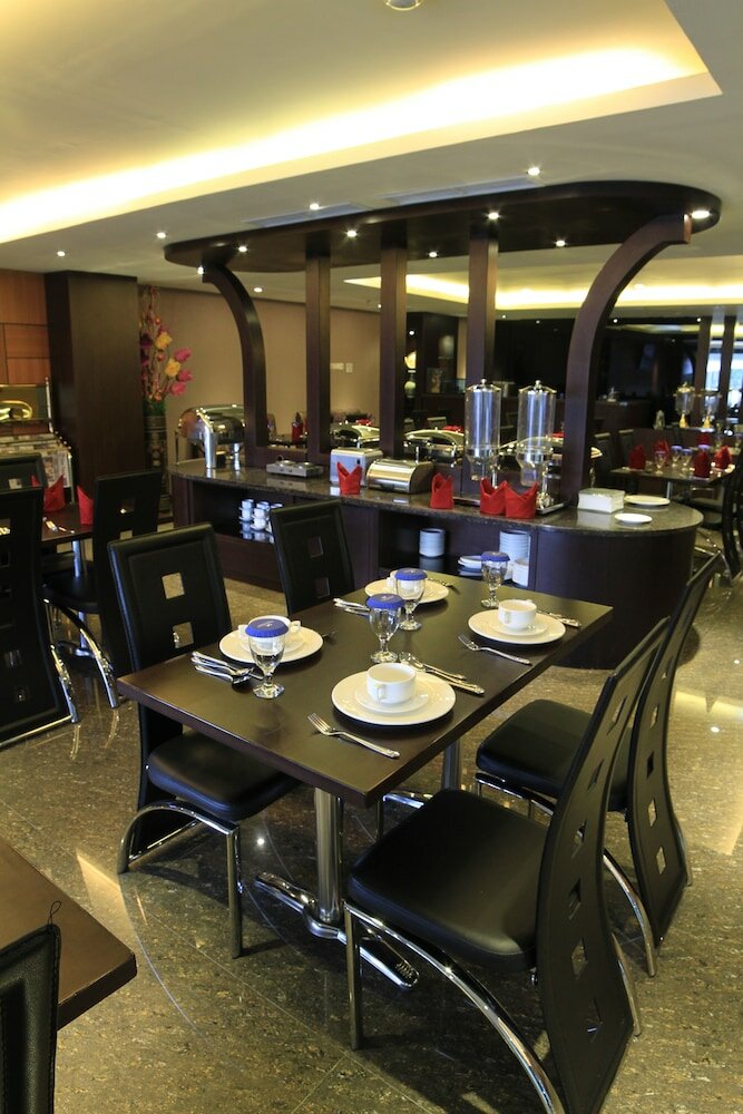Фото Continent Centrepoint Hotel Makassar