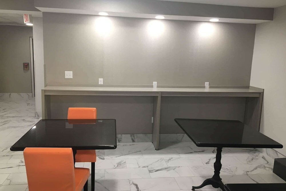 Фото Microtel Inn by Wyndham Charlotte Airport