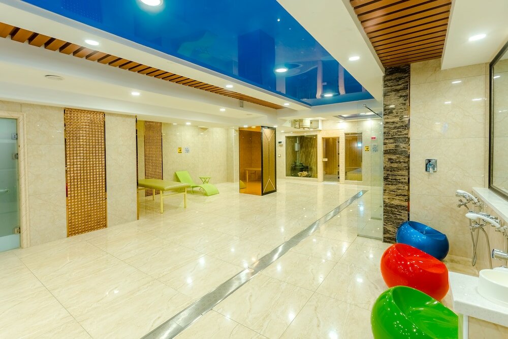 Фото The Grand Hill Hotel