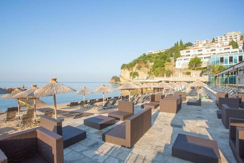Гостиница Avala Resort & Villas в Будве