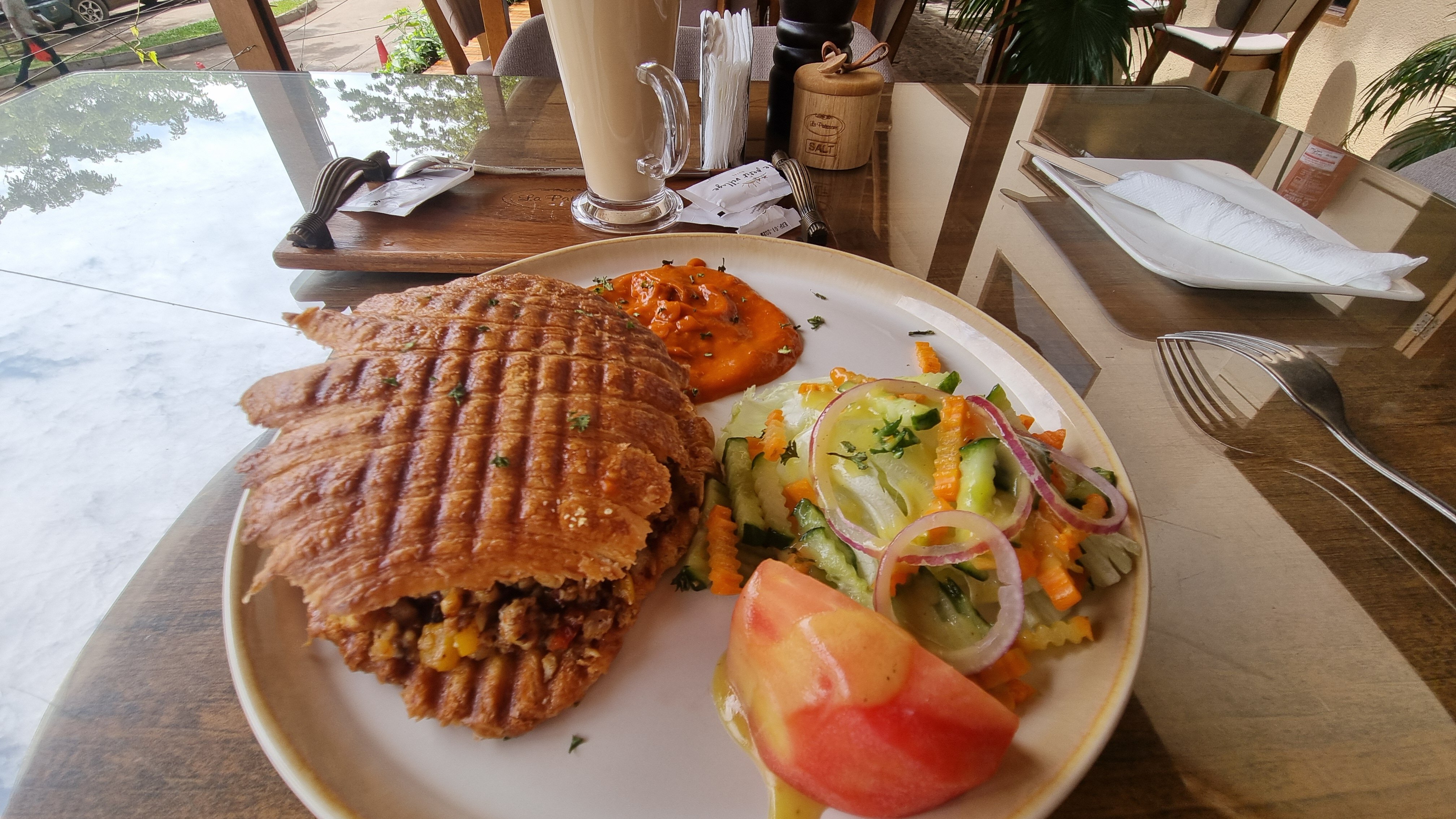 Фото Le Petit Village Hotel