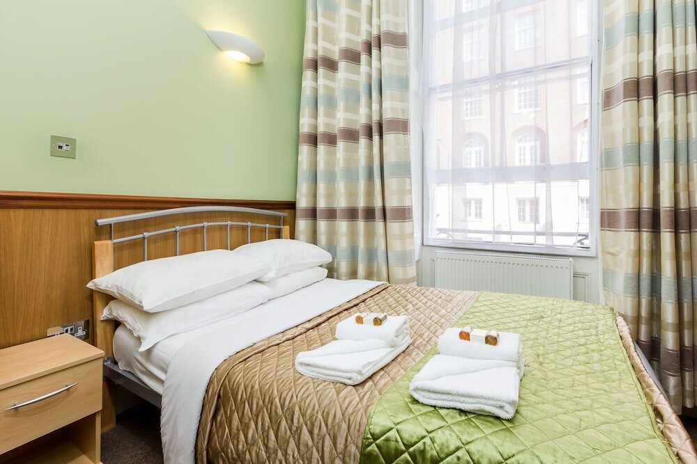 Фото Gower House Hotel