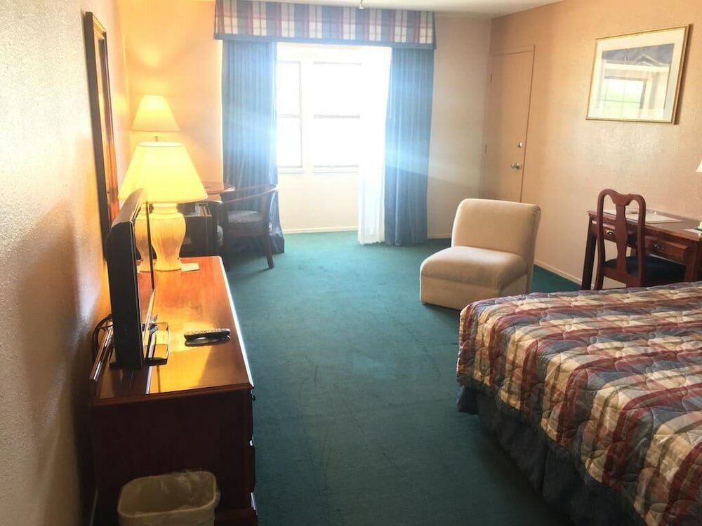 Фото Hardman House Inn & Suites
