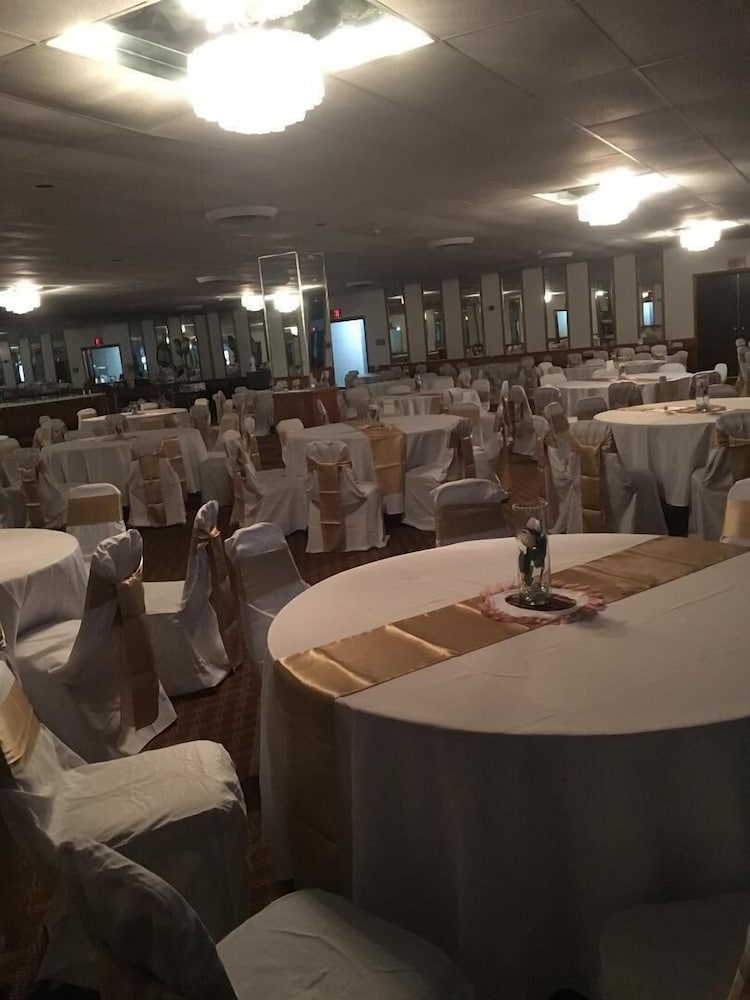 Фото Days Inn by Wyndham Scranton Pa