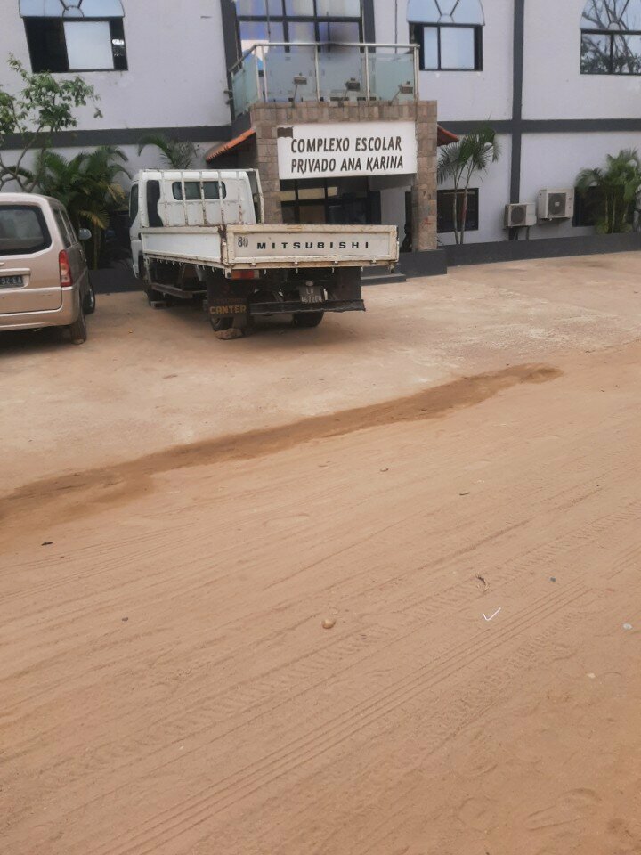 Gymnasium Ana Karina, Loanda, photo