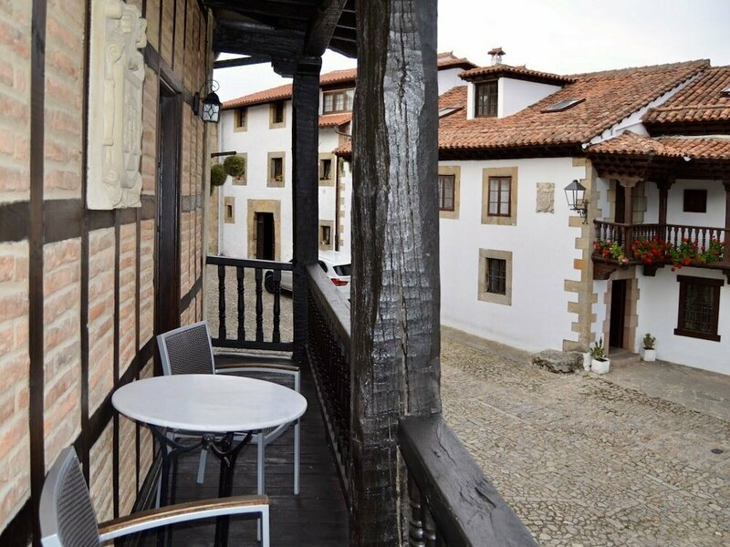Апартаменты Suites con Jacuzzi Santillana в Сантильяне-деле-Маре