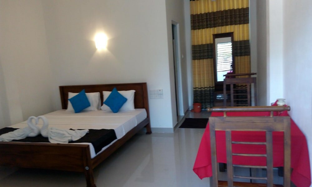 Фото Hotel Crown Plaza Katunayake