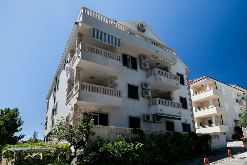 Апартаменты Mazuranic Apartments в Боле