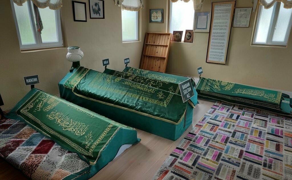 Mosque Babamsultan Tomb Mosque, Pamukova, photo