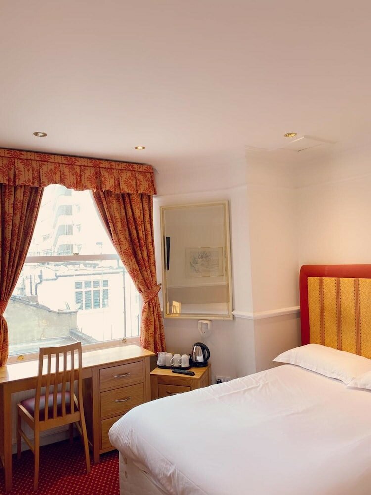 Фото Hyde Park Radnor Hotel