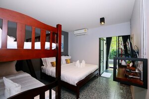 Гостиница Canvas Family Home