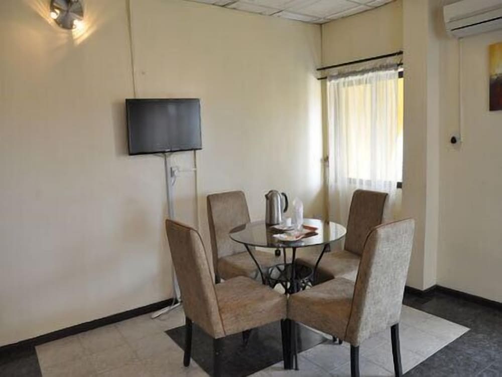 Фото Solitude Hotel Victoria Island