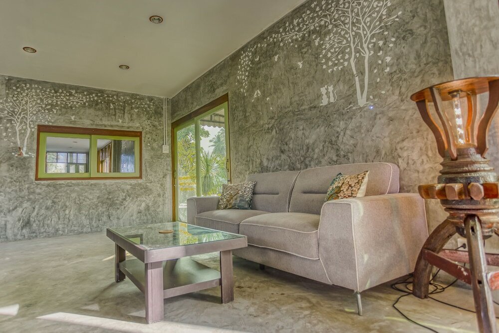 Фото Tonmai Suites