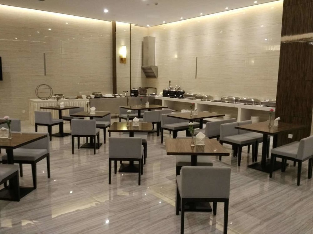 Фото Luoyang Yihe Hotel