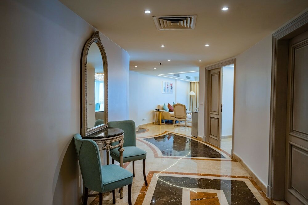 Фото Sunrise Alex Avenue Hotel