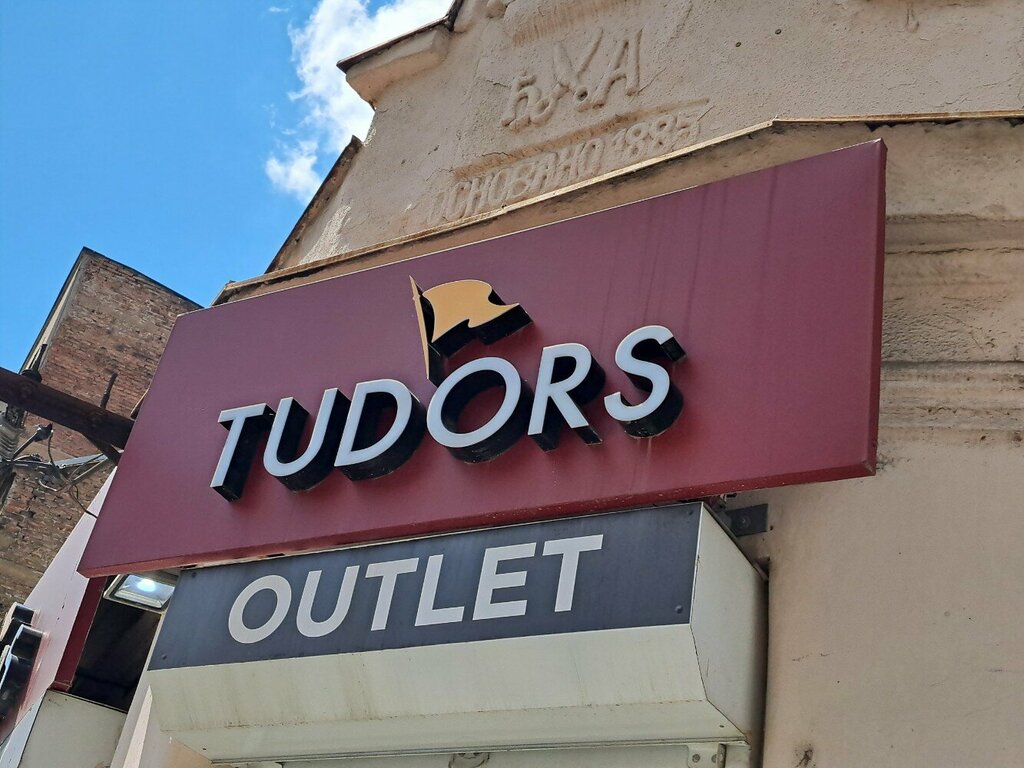 Clothing store Tudors outlet, Belgrade, photo