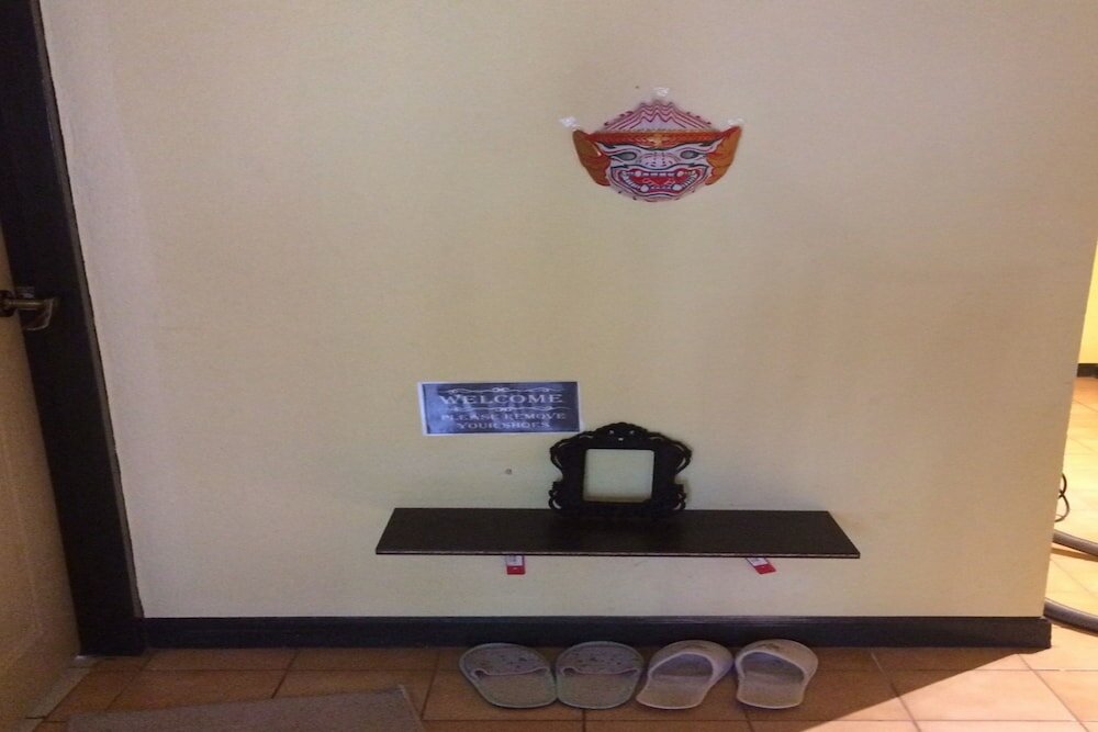 Фото Staying Hostel