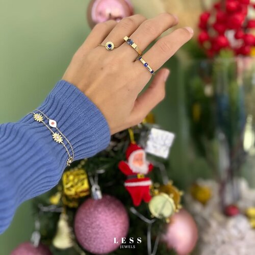 Less Jewels Fotoğraf 5