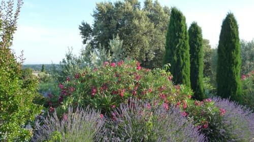 Гостиница Le Mas de l'Evajade в Карпантре