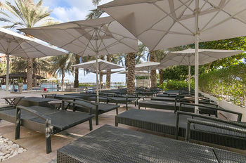 Фото Bespoke Residences - Shoreline Al Nabat