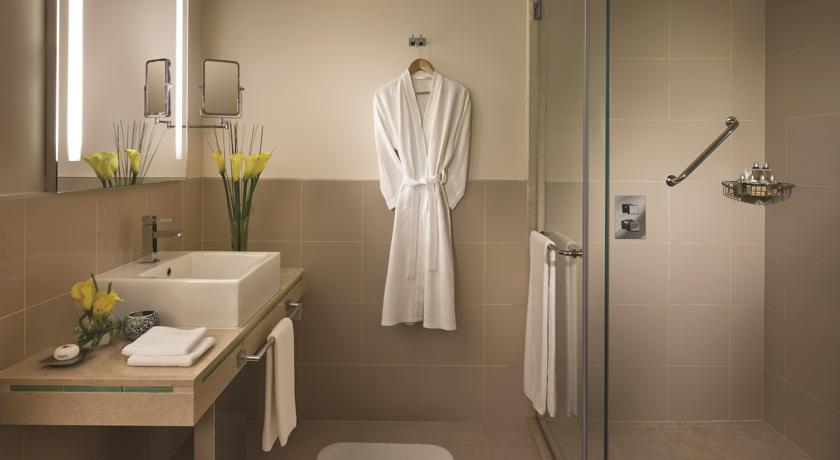 Фото Traders Hotel, Qaryat Al Beri, Abu Dhabi