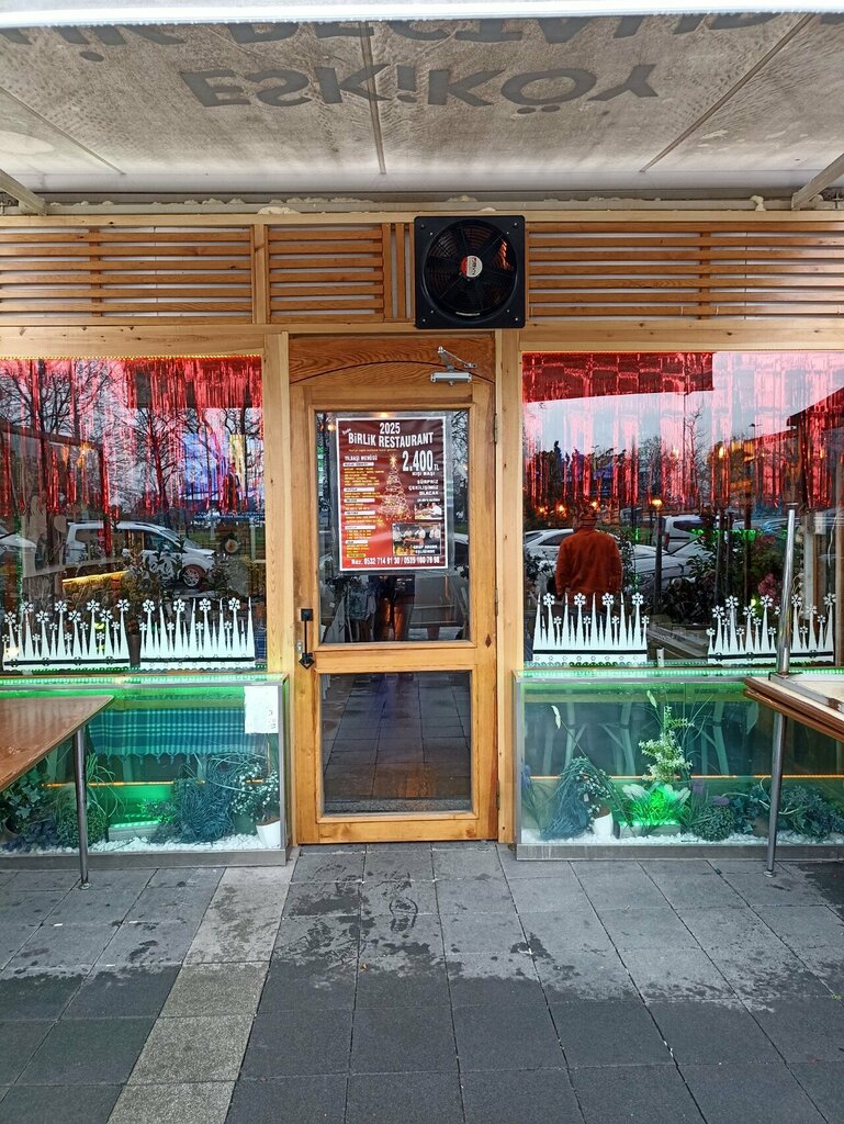مطعم Eskikoy Front Birlik Restaurant ، اسطنبول، صورة
