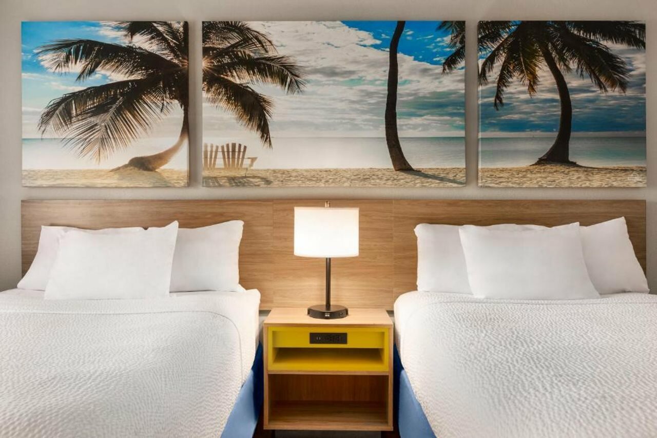 Фото Days Inn by Wyndham Miami Airport North