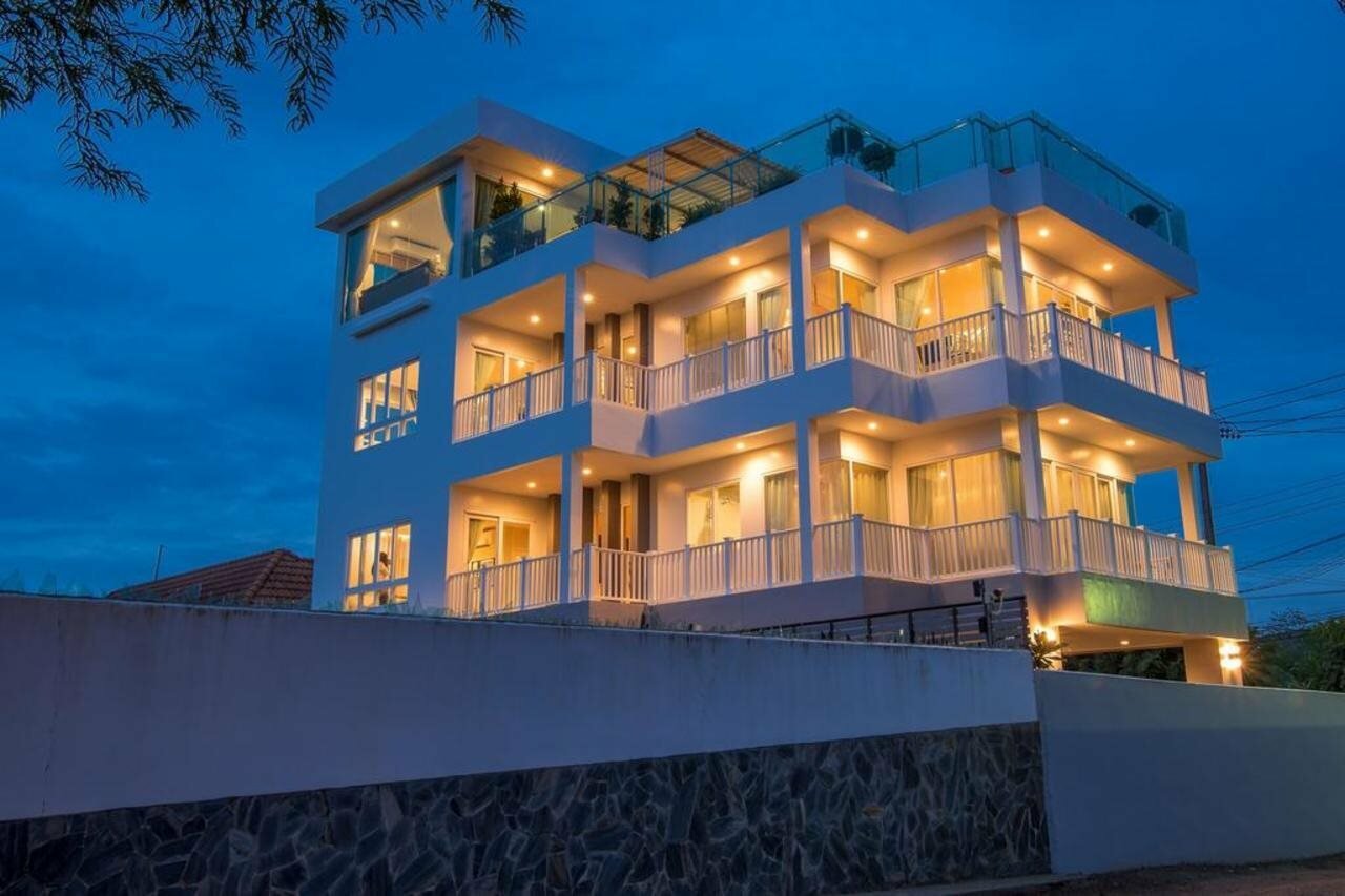 Фото отеля 1