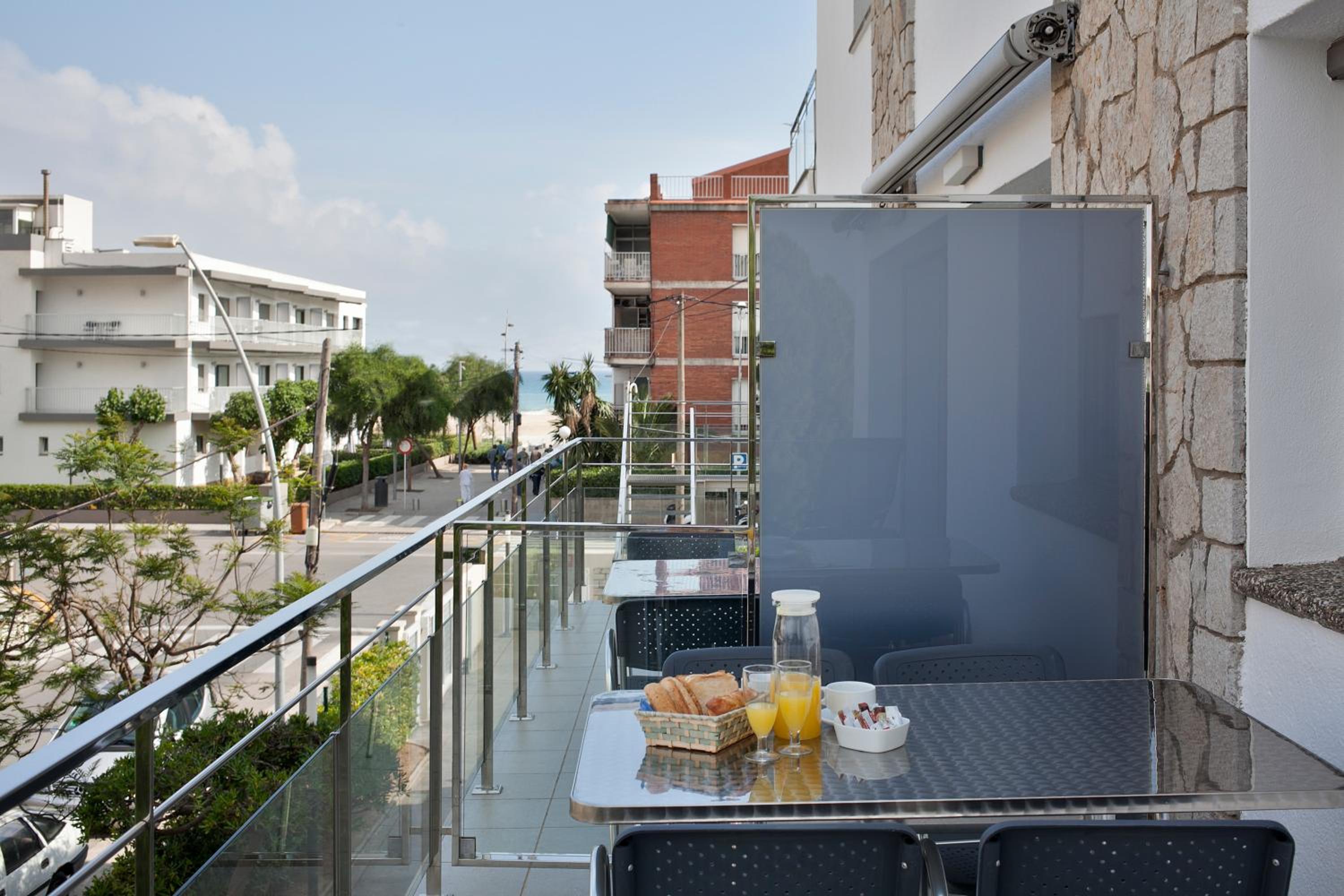 Фото Apartamentos Castellmar