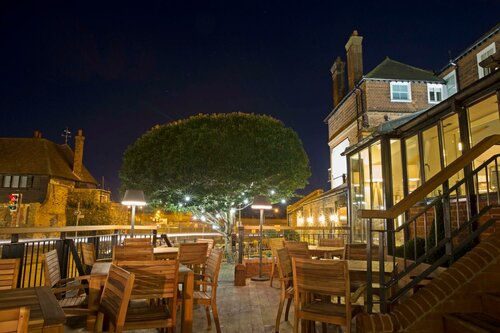 Гостиница The Bell Hotel
