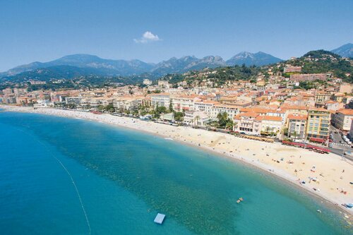 Гостиница Hôtel Vacances Bleues Balmoral в Ментоне