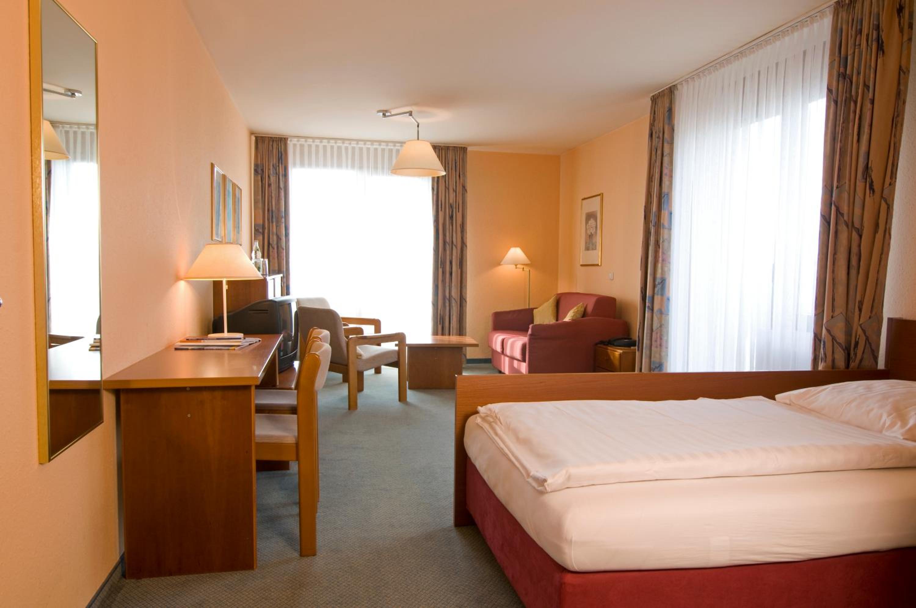 Фото Hotel Gästehaus Forum am Westkreuz