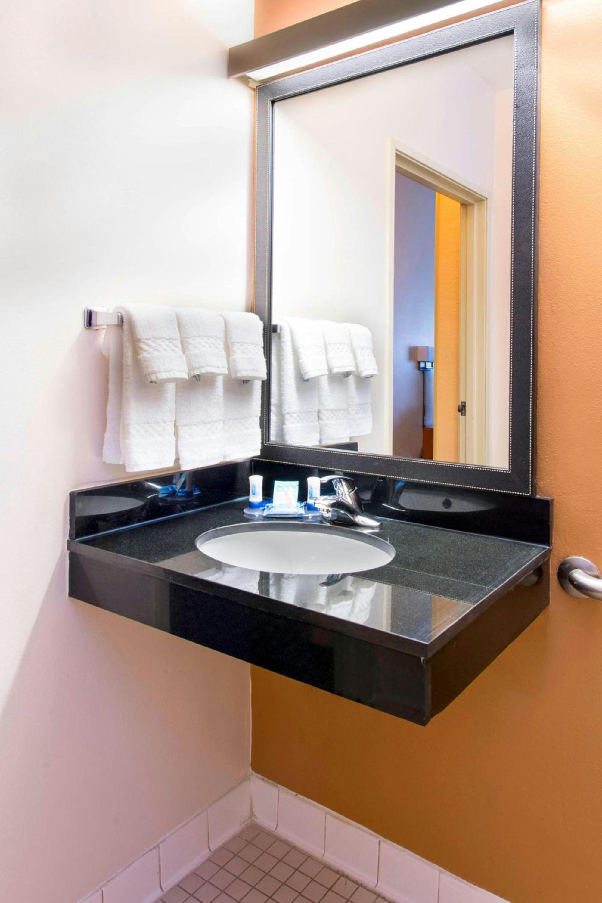 Фото Fairfield Inn Pensacola