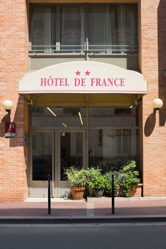 Гостиница H& xF4; tel De France в Булони-Бийанкуре