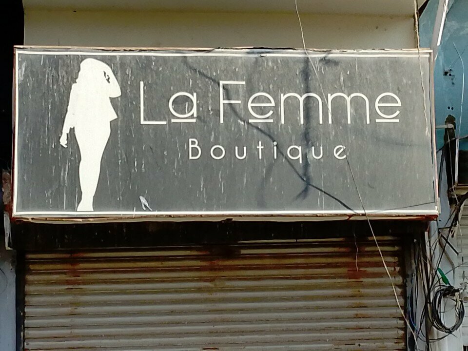 Outerwear shop La femme, Karachi, photo