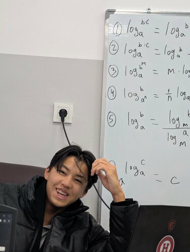 Секстегі қыздардың үйдегі суреттері