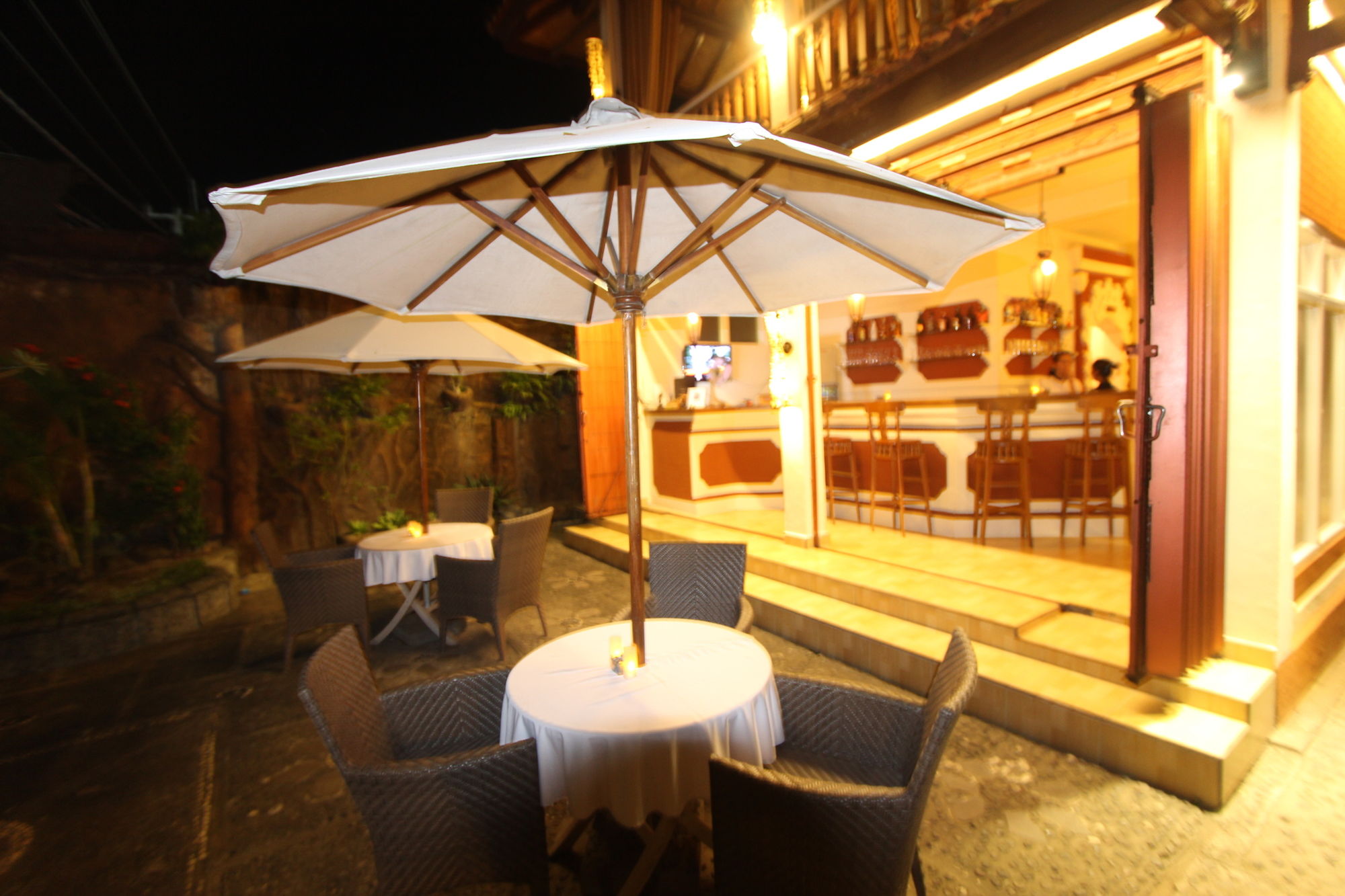 Фото Chonos Hotel Lovina