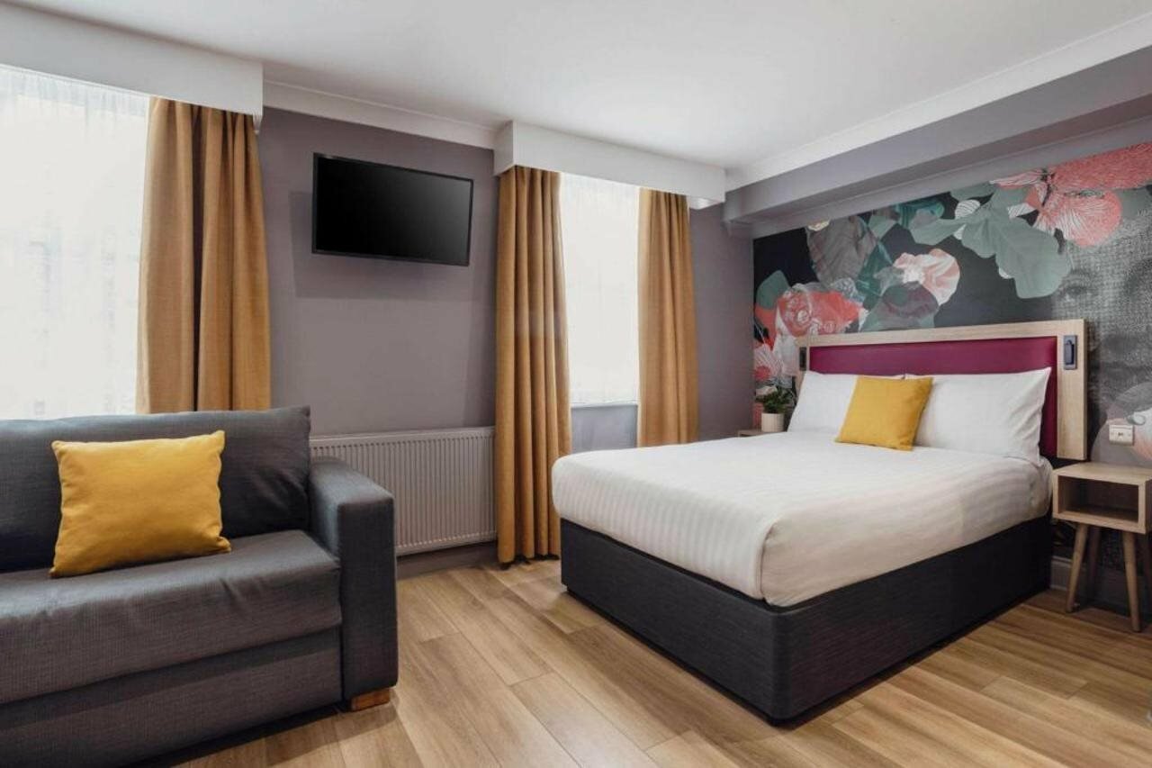 Фото Apartment Next to Victoria Station