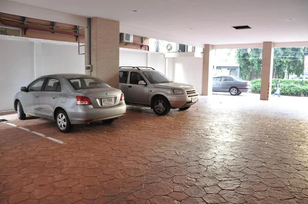 Фото Dynasty Inn Hotel