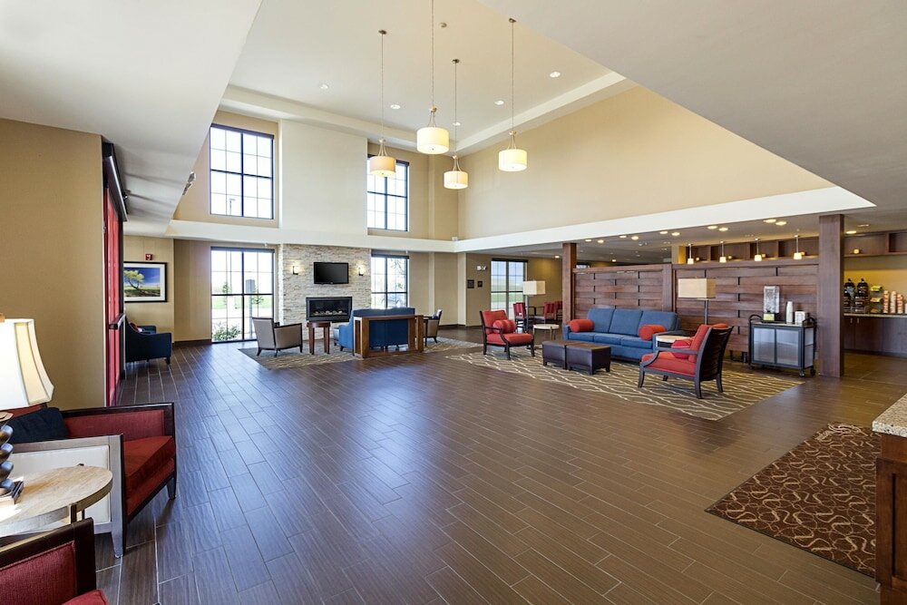 Фото Comfort Suites and Conference Center