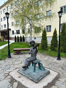 Памятный знак на месте находки первой берестяной грамоты (Velikiy Novgorod, Velikaya Street), memorial plaque, foundation stone