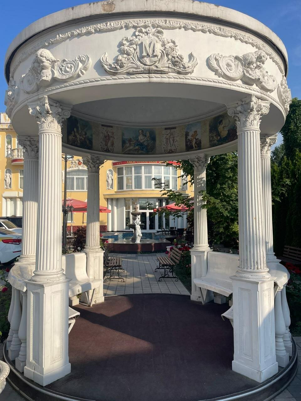 Фото Мэриан Холл