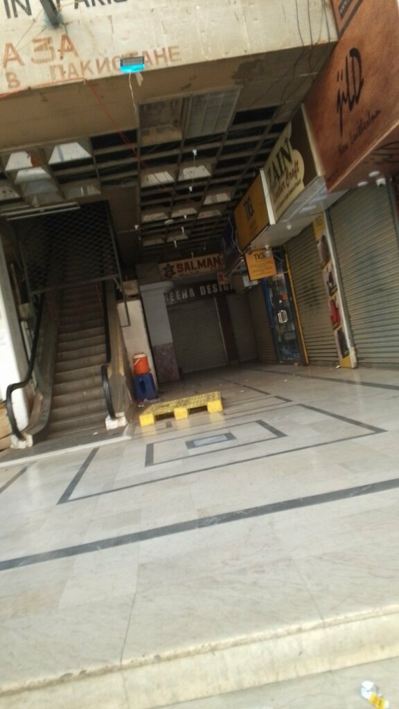 Clothing store Amnasfashion, Karachi, photo