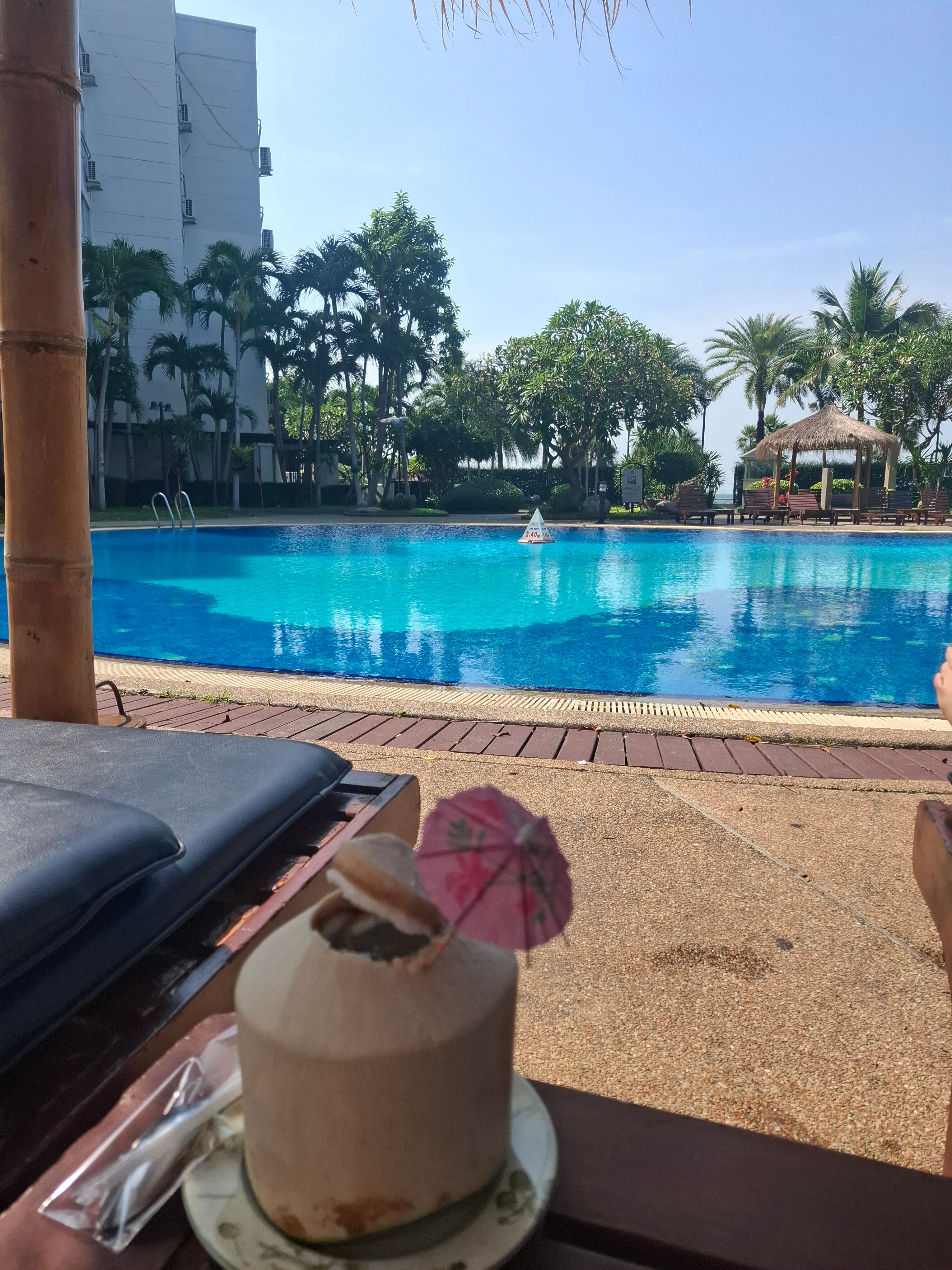 Фото Cholchan Pattaya Beach Resort