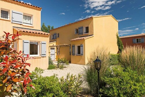 Гостиница Résidence Lagrange Vacances L'Oustau de Sorgue