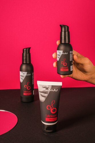 Жатқан күйде үлкен пенистердің фотосуреттері