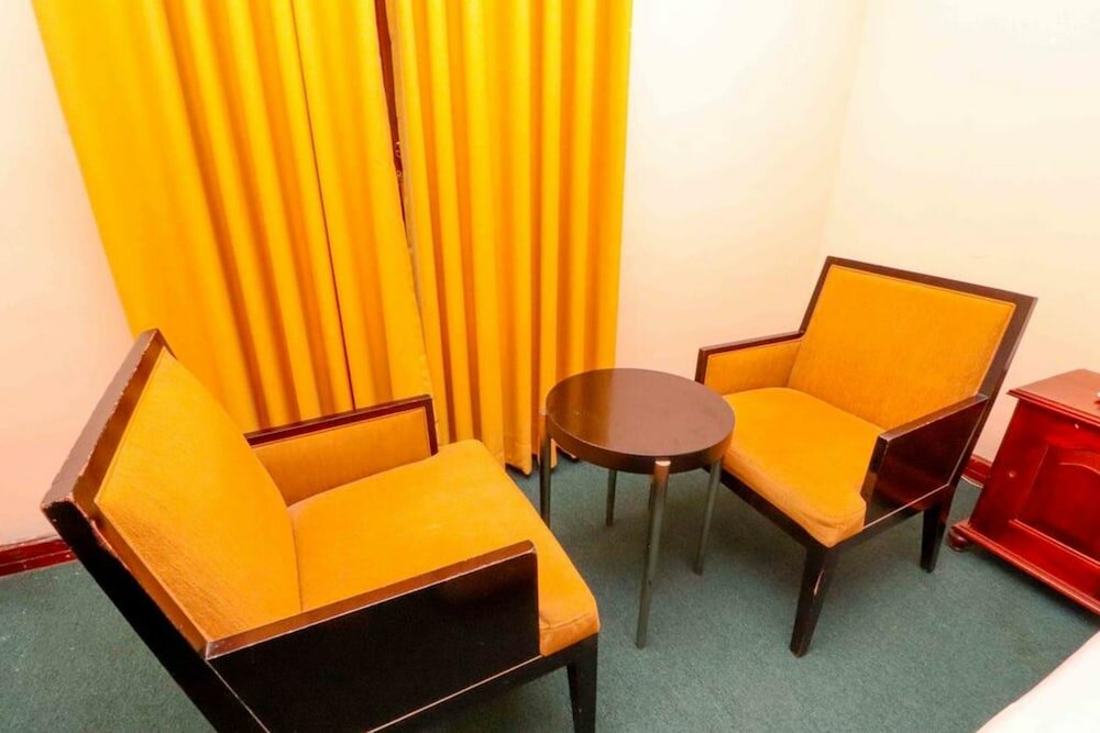 Фото Alpine Hotel